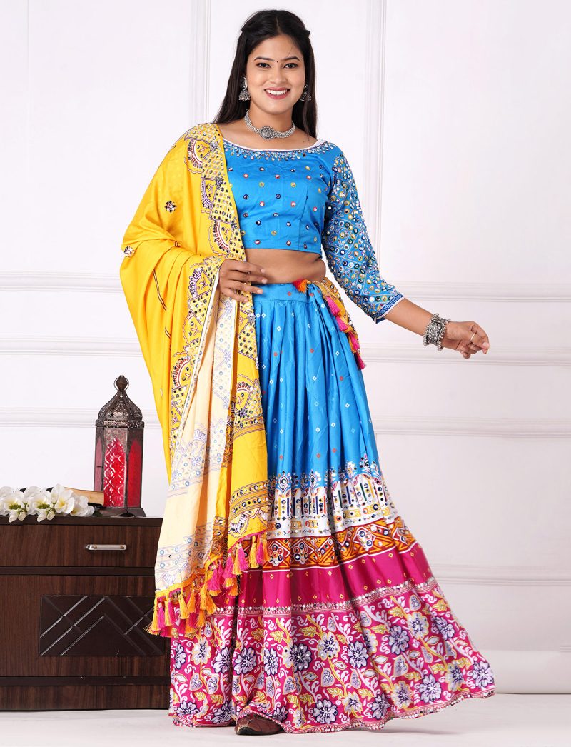 blue bandhani Chaniya choli woman