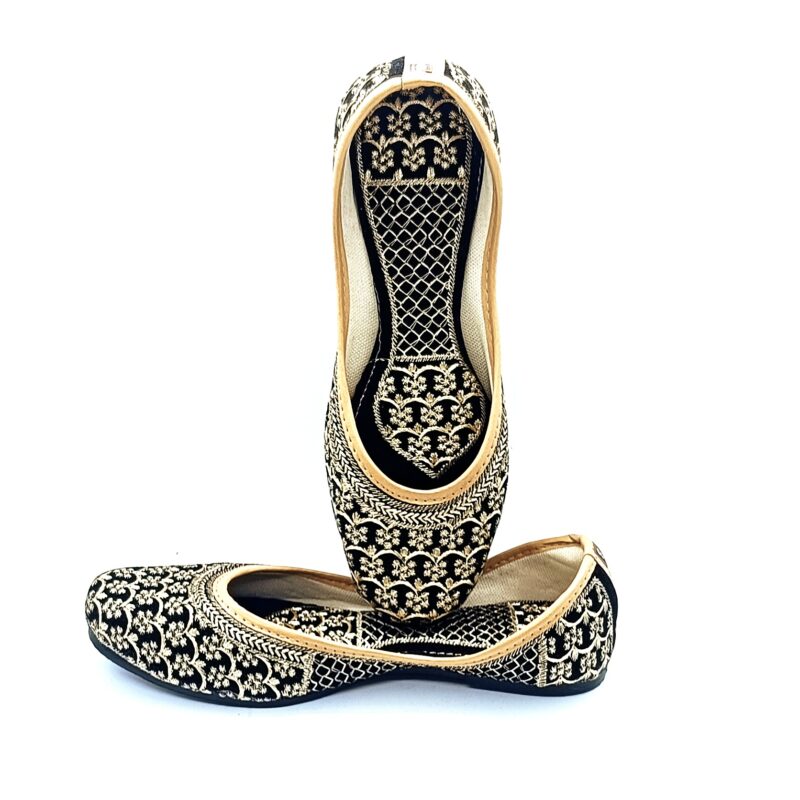 Velvet black Punjabi jutti