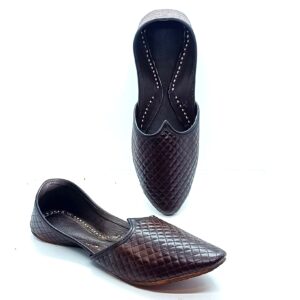 Cross brown Punjabi jutti