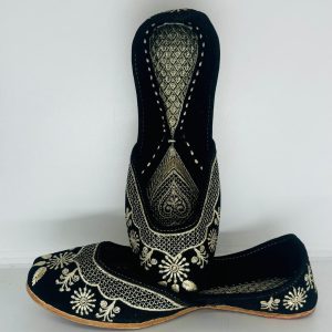 Women Black color embroidery Jutti
